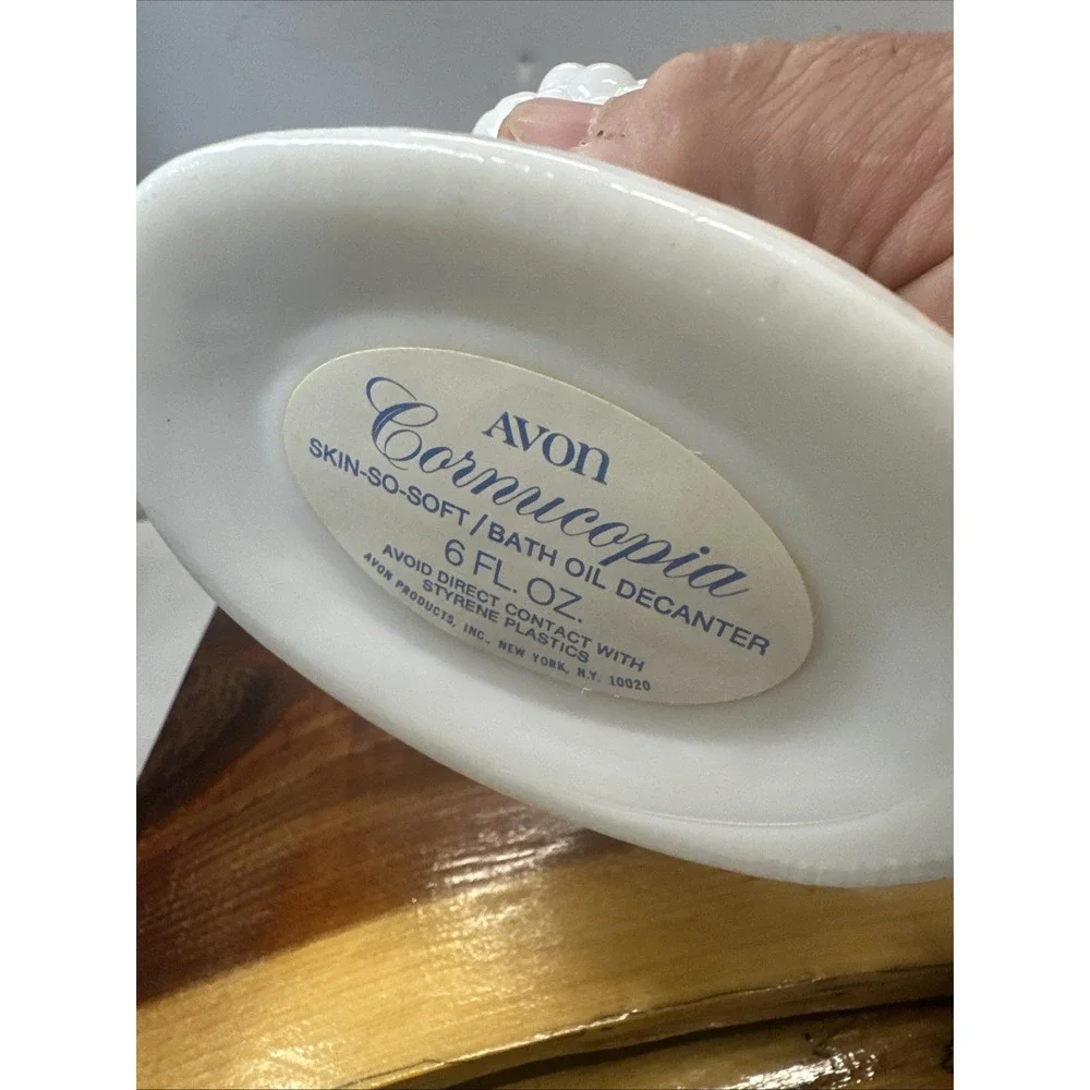 VINTAGE AVON - CORNUCOPIA‎ - MILK GLASS -FULL OF  SKIN-SO-SOFT BATH OIL DECANTER